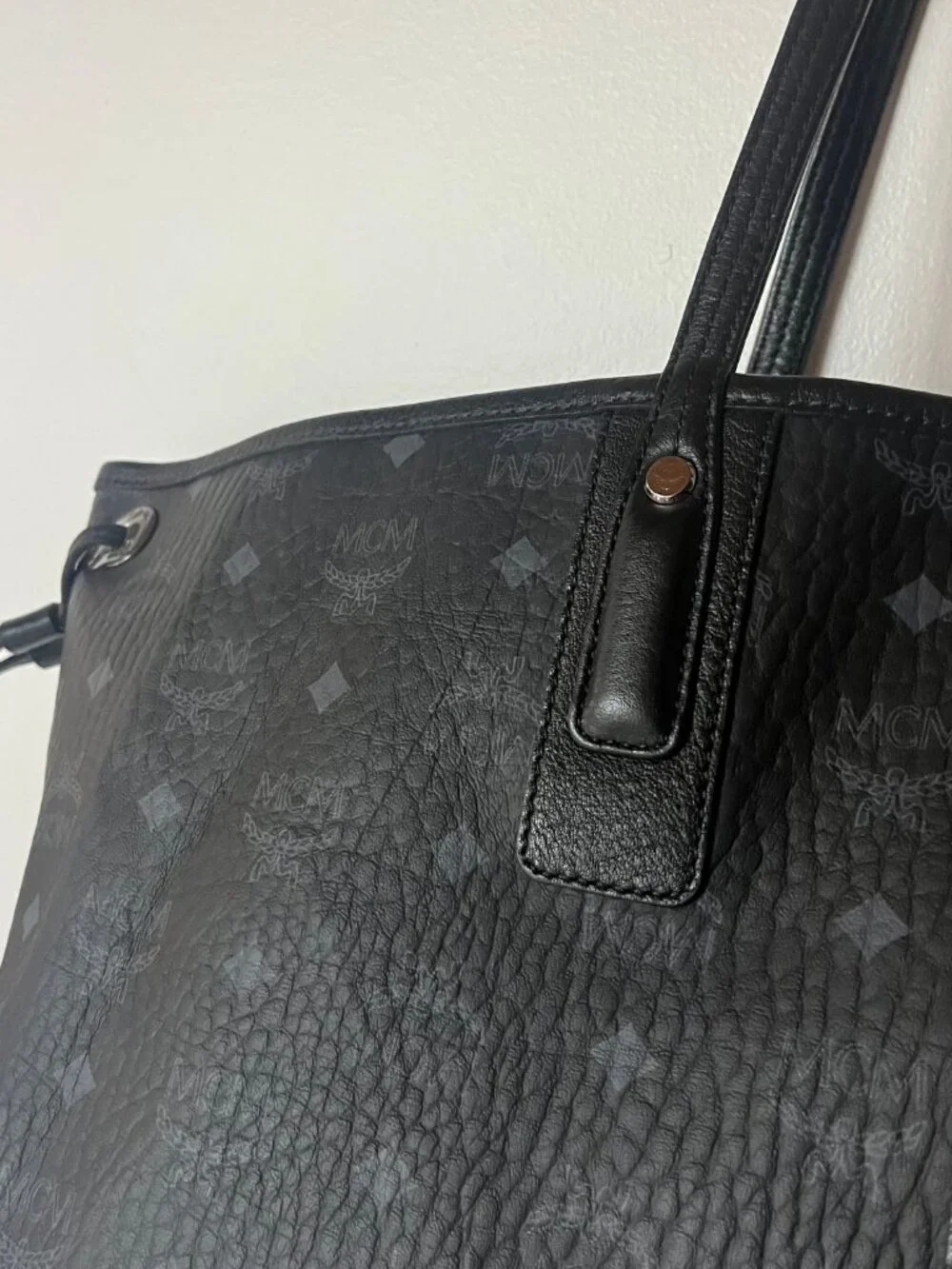 MCM large Liz reversible tote bag in black visetos